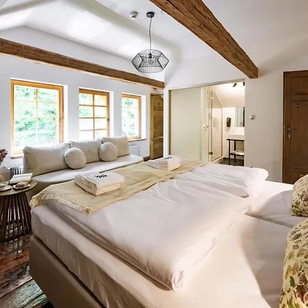 Отель Debowiec520 Бельско-Бяла